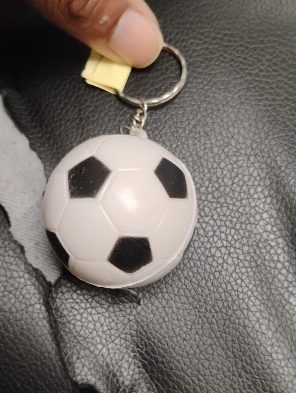 VINTAGE HYUNDAI MINI SOCCER BALL PROMO KEYCHAIN NRMINT CONDITION